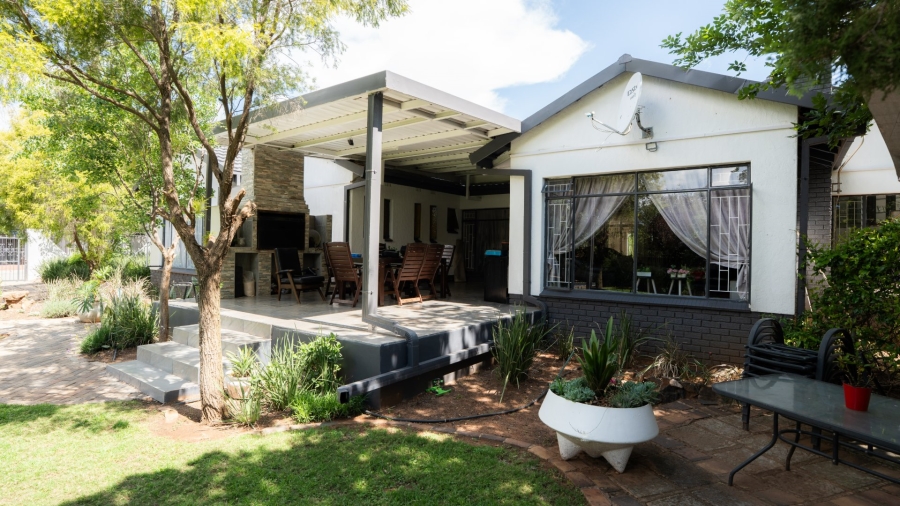  Bedroom Property for Sale in Flamwood North West